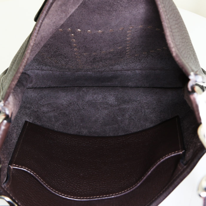 Sac bandoulière Hermès Evelyne 29 cm en cuir taurillon clémence marron-chocolat - Detail D2