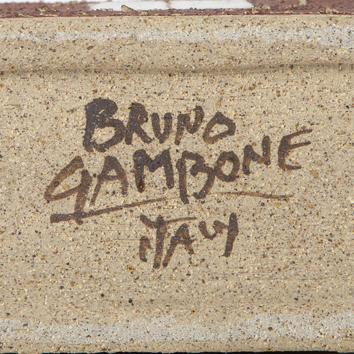 Bruno Gambone, little bottle vase, in sandy stoneware, enamelled and engraved, signed, from the 1980's - Detail D2