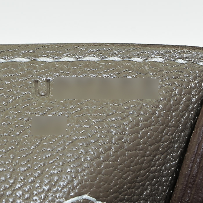 Bolso de mano Hermès  Birkin 35 cm en cuero togo marrón etoupe - Detail D4