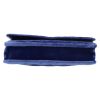 Bolsito de mano Chanel Wallet on Chain en terciopelo acolchado azul real - Detail D4 thumbnail