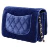 Bolsito de mano Chanel Wallet on Chain en terciopelo acolchado azul real - Detail D5 thumbnail