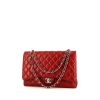 Chanel Timeless Maxi Jumbo shoulder bag in red quilted grained leather - 00pp thumbnail