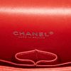Chanel Timeless Maxi Jumbo shoulder bag in red quilted grained leather - Detail D4 thumbnail
