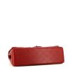 Chanel Timeless Maxi Jumbo shoulder bag in red quilted grained leather - Detail D5 thumbnail