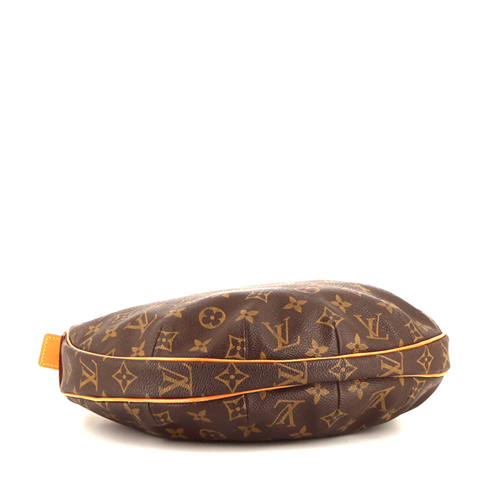 Bolso de mano Louis Vuitton Croissant en lona Monogram marrón y cuero natural - Detail D4
