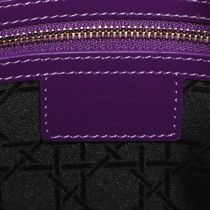 Borsa Dior Lady Dior modello grande in pelle verniciata viola - Detail D3