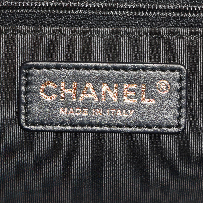 Shopping bag Chanel Shopping in pelle trapuntata blu marino - Detail D4