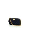 Chanel shoulder bag in navy blue quilted grained leather - 00pp thumbnail
