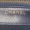 Chanel shoulder bag in navy blue quilted grained leather - Detail D4 thumbnail
