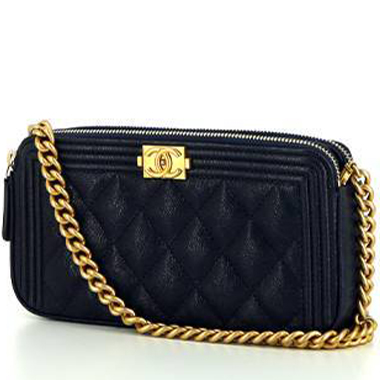 Sac bandoulière Chanel en cuir grainé matelassé bleu-marine