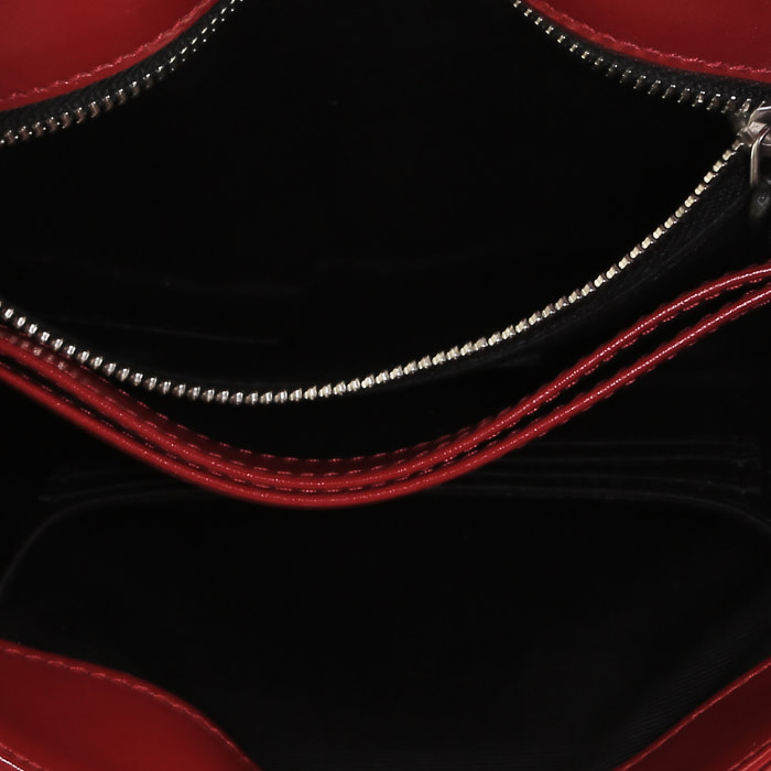 Bolso bandolera Saint Laurent  Toy Loulou en cuero acolchado con motivos de espigas rojo - Detail D2