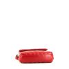 Bolso bandolera Saint Laurent  Toy Loulou en cuero acolchado con motivos de espigas rojo - Detail D4 thumbnail