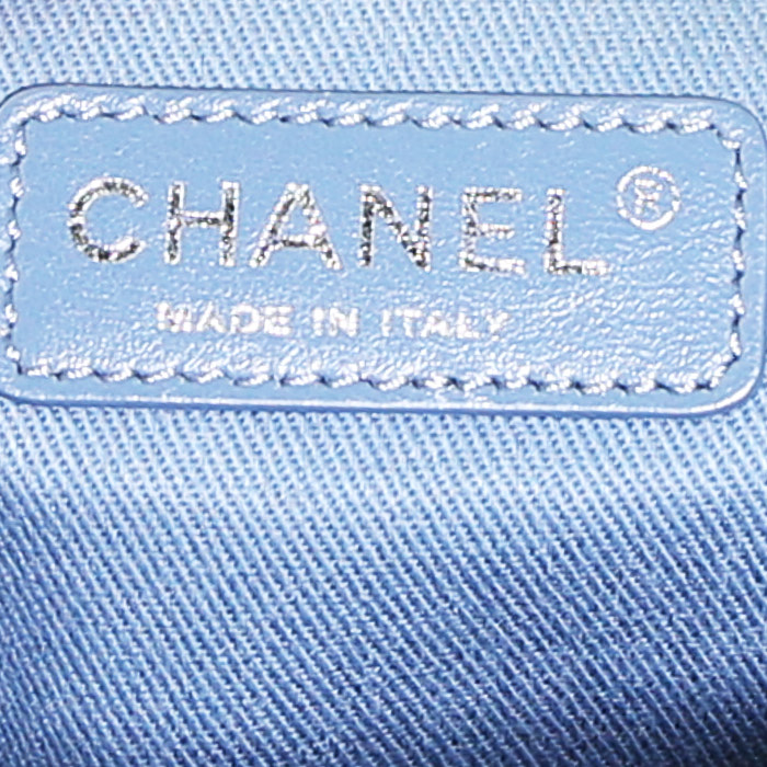 Sac cabas Chanel  Deauville en toile bleue et cuir beige - Detail D3