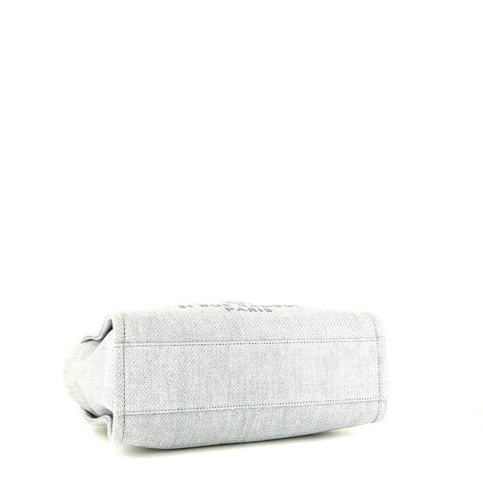 Sac cabas Chanel  Deauville en toile bleue et cuir beige - Detail D4
