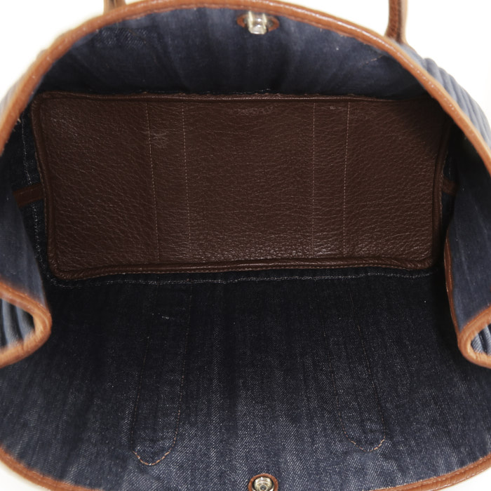 Hermes Garden shopping bag in dark blue denim canvas and brown leather - Detail D2