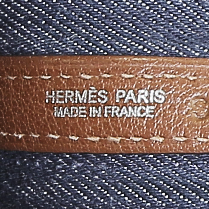 Sac cabas Hermes Garden en toile denim bleu-foncé et cuir marron - Detail D3