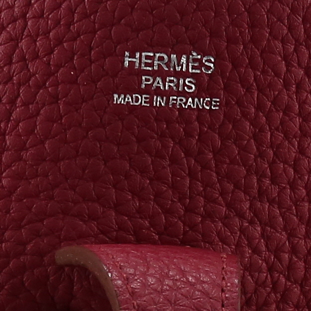 Hermès  Evelyne III shoulder bag  in red togo leather - Detail D2