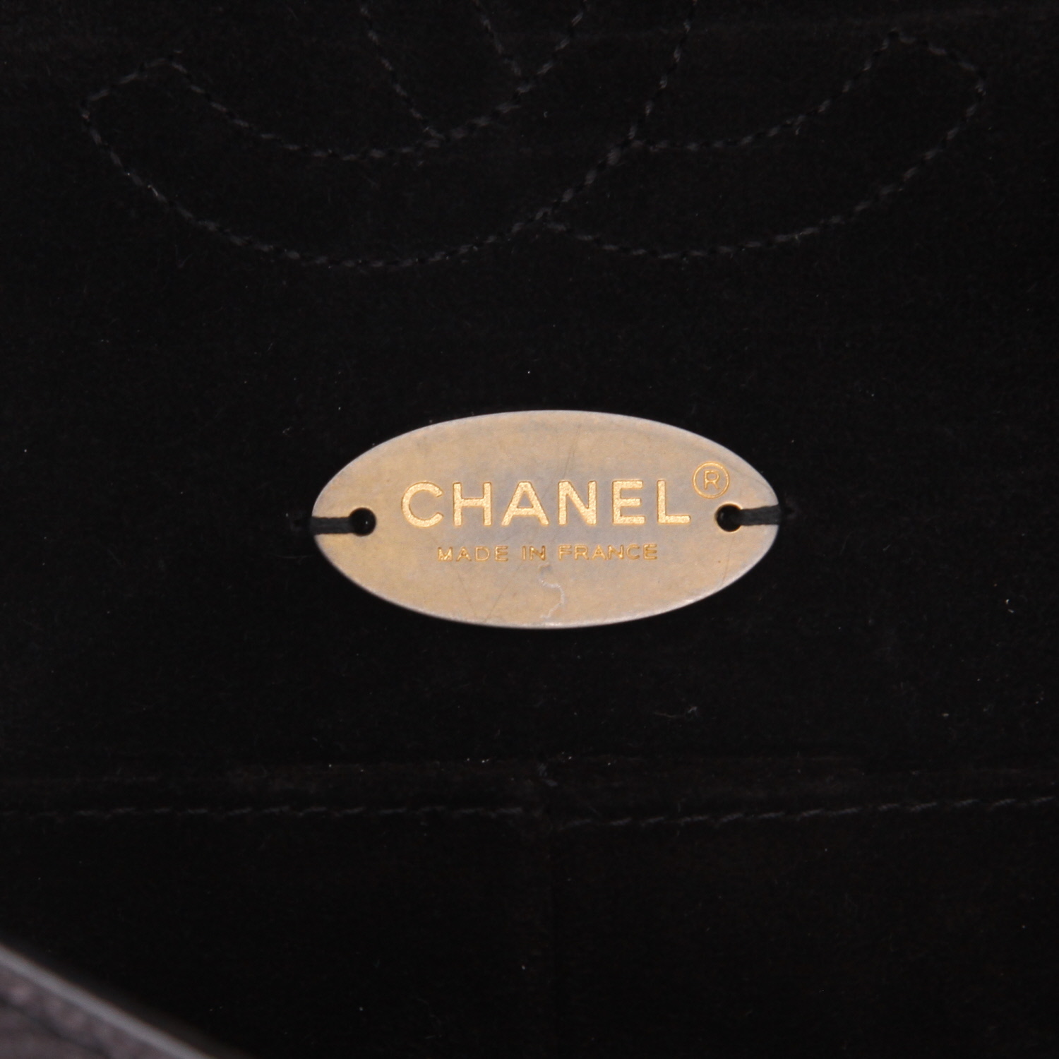 Chanel  Timeless Classic handbag  in black grained leather - Detail D2