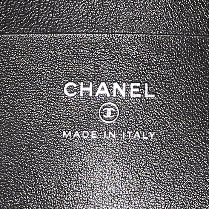 Chanel   pouch  in black grained leather - Detail D3