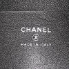 Chanel   pouch  in black grained leather - Detail D3 thumbnail