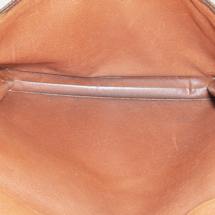 Bolsito de mano Louis Vuitton en lona Monogram marrón - Detail D2