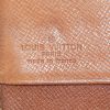 Bolsito de mano Louis Vuitton en lona Monogram marrón - Detail D3 thumbnail