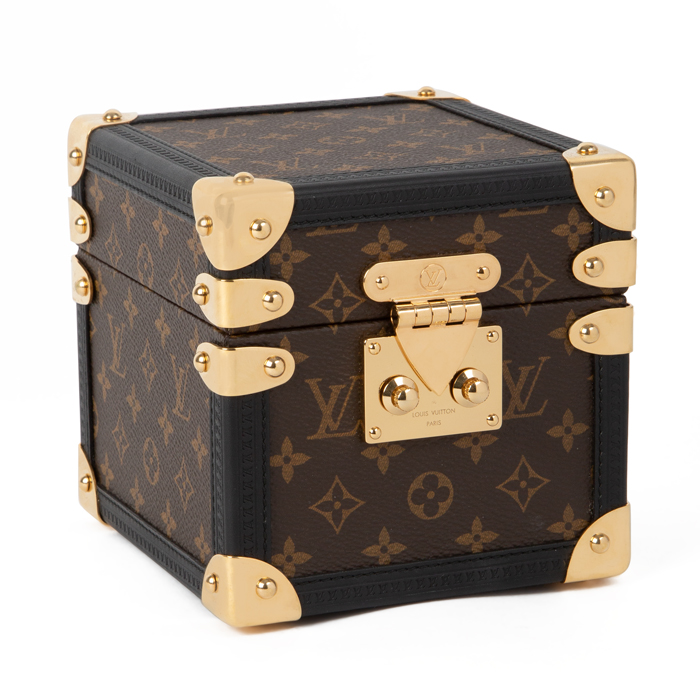 Louis Vuitton, "Vivienne" music box, in brown monogram canvas and black leather, finishes in brass, inside in microfiber, signed, of 2018 - Detail D1
