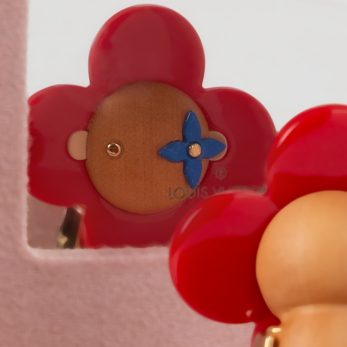 Louis Vuitton, Boîte à musique "Vivienne", en toile enduite monogram marron et cuir noir, finitions en laiton, intérieur en microfibre, signée, de 2018 - Detail D4