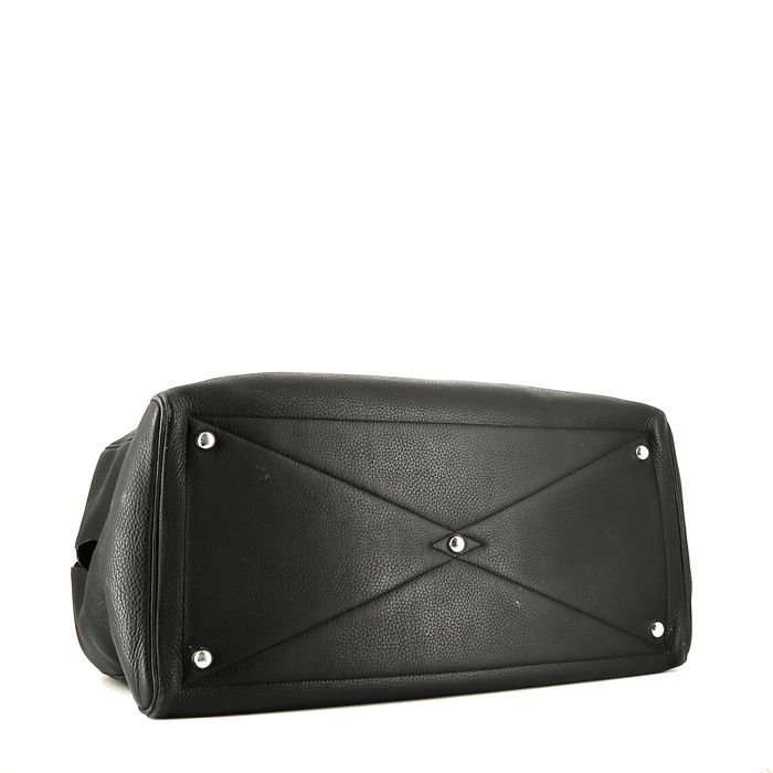 Hermes Victoria travel bag in black togo leather - Detail D4