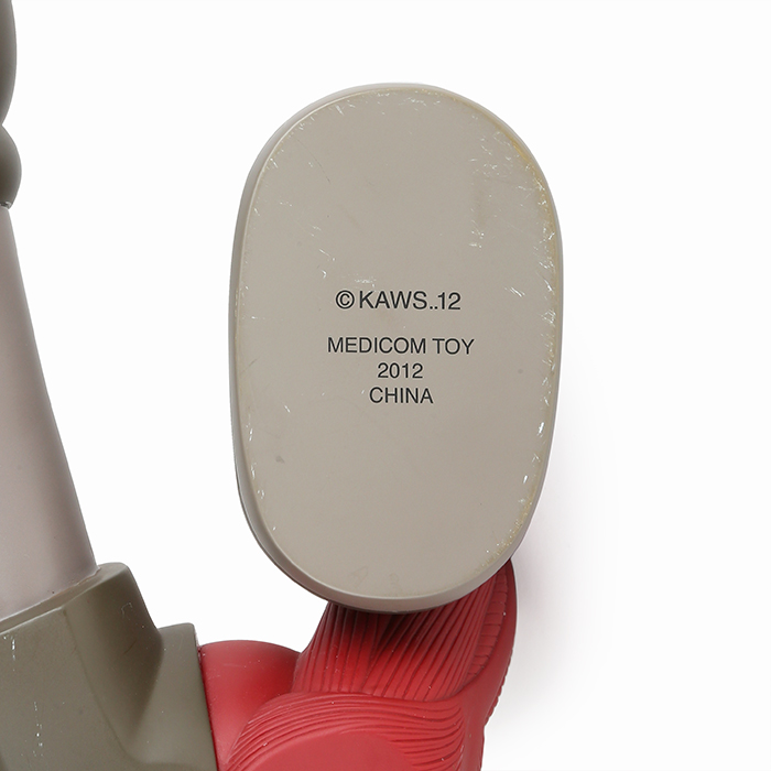 KAWS x MEDICOM, Resting Place Companion (Brown) - 2012 - Detail D4