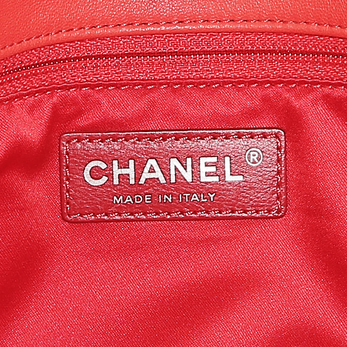 Sac à main Chanel Timeless en cuir rouge - Detail D4