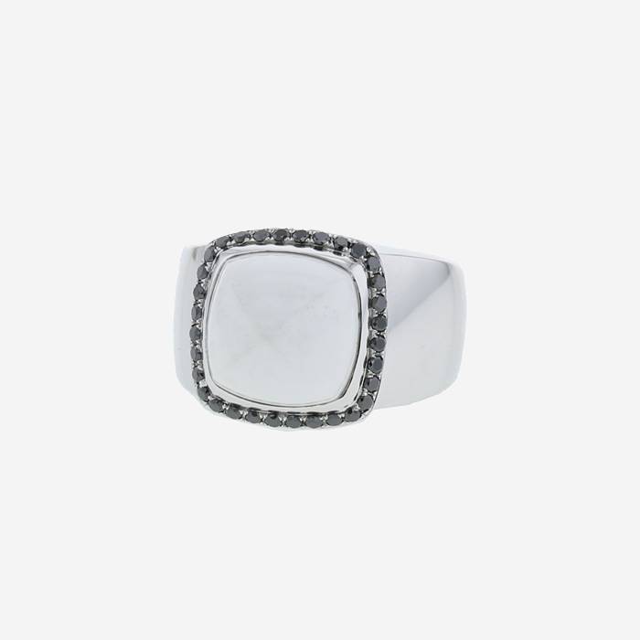Bague Fred Pain de Sucre moyen modèle en or blanc, agate et diamants noirs