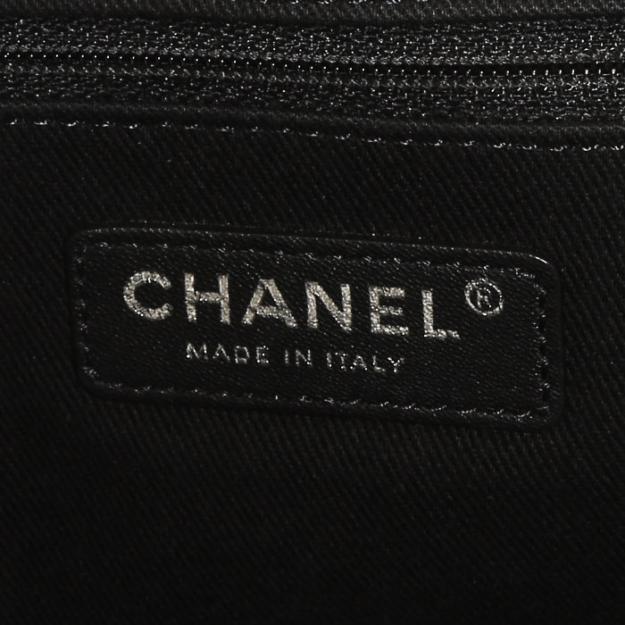 Sac cabas Chanel  Deauville en toile grise et cuir noir - Detail D3
