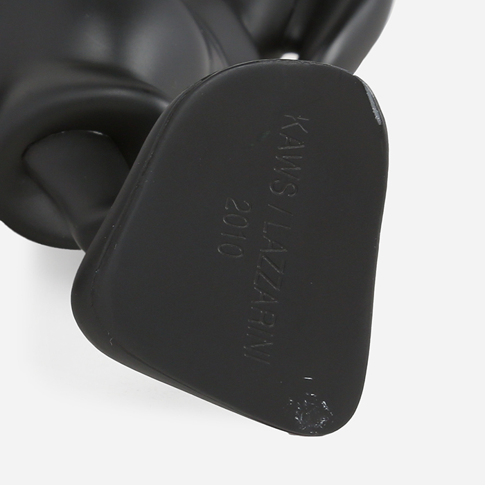 KAWS x ROBERT LAZZARINI, Distorted companion - 2010 (HS code : 9503004990) - Detail D3