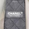 Bolso de mano Chanel Timeless en vinilo transparente y cuero negro - Detail D4 thumbnail
