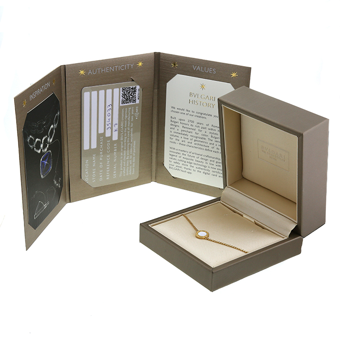 Bulgari Bulgari Bulgari bracelet in yellow gold and mother of pearl Bulgari Bulgari Bulgari bracelet in yellow gold and mother of pearl