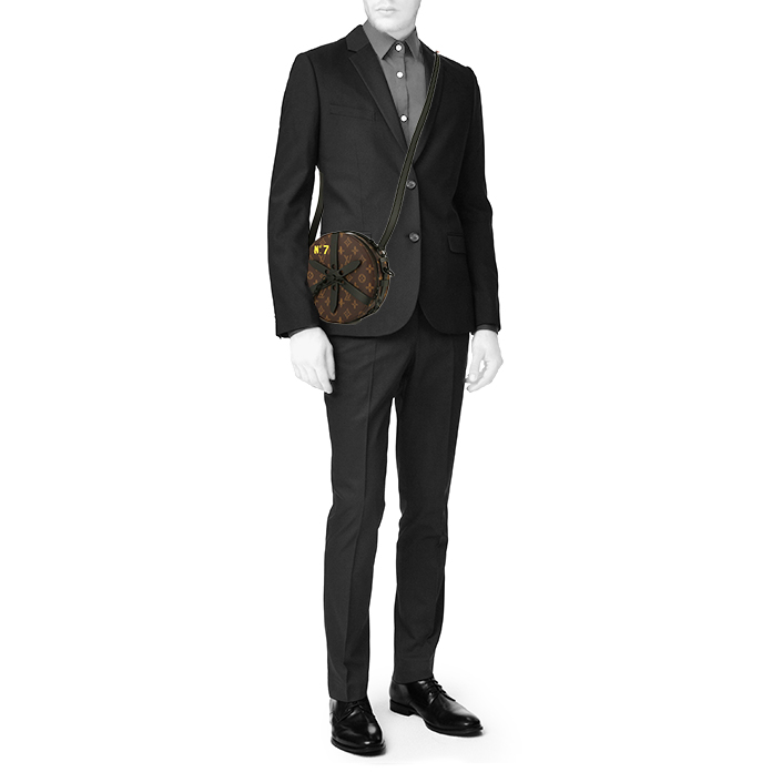 Louis Vuitton Edition Limitée Wheel Box bag  in brown monogram canvas  and black leather - Detail D1