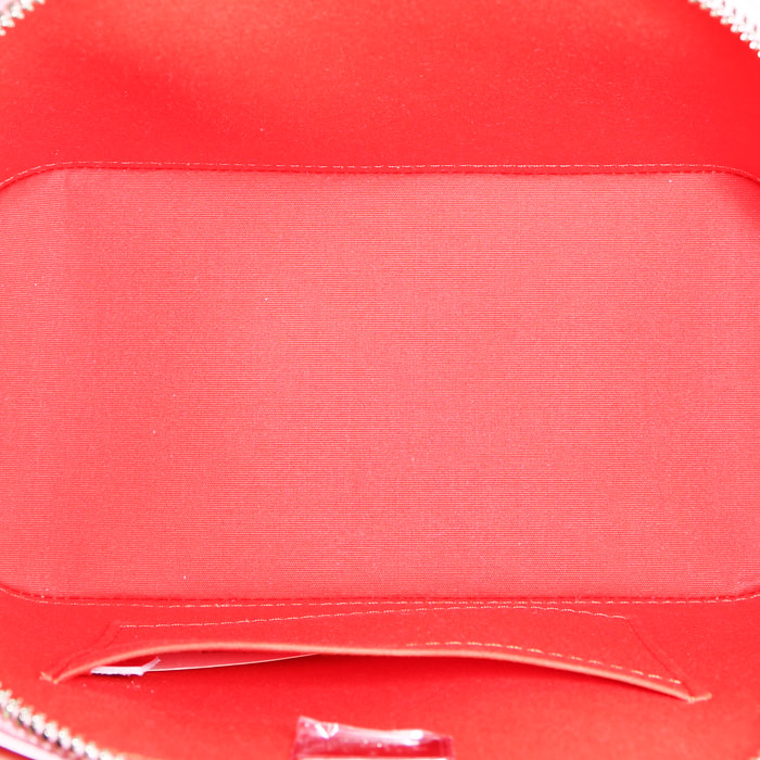 Sac bandoulière Louis Vuitton Alma mini en cuir verni bicolore rose et rouge - Detail D3