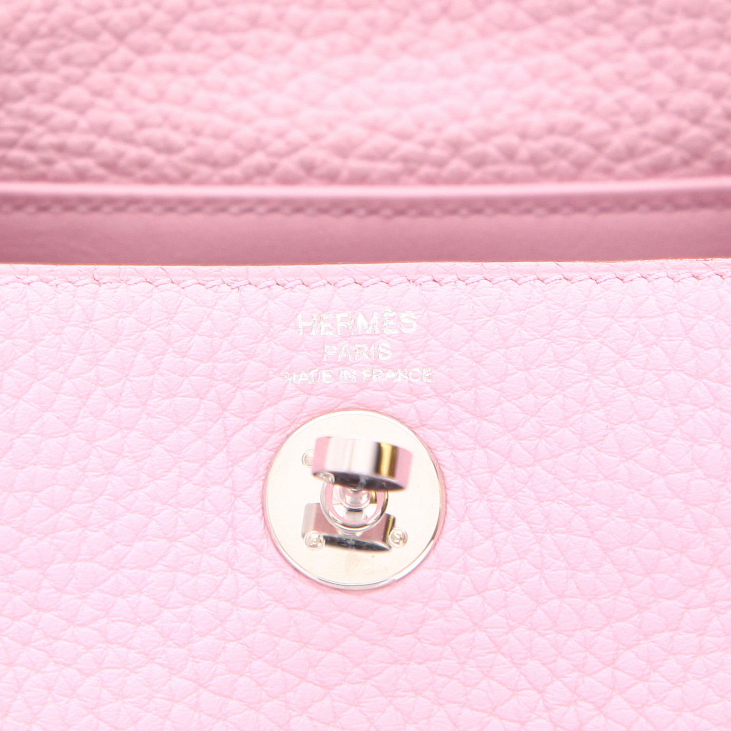 Bolso bandolera Hermes Lindy mini en cuero taurillon clémence rosa - Detail D2