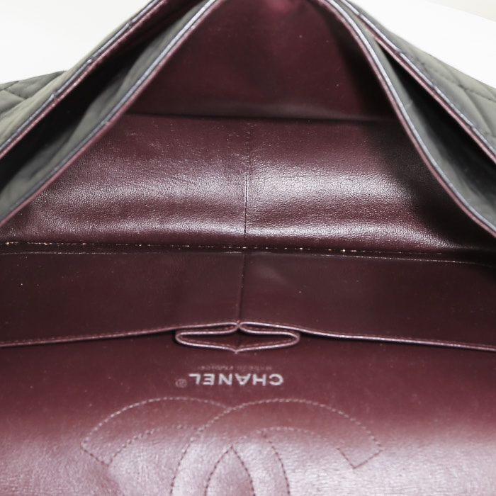 Bolso de mano Chanel  Chanel 2.55 en cuero acolchado negro - Detail D3