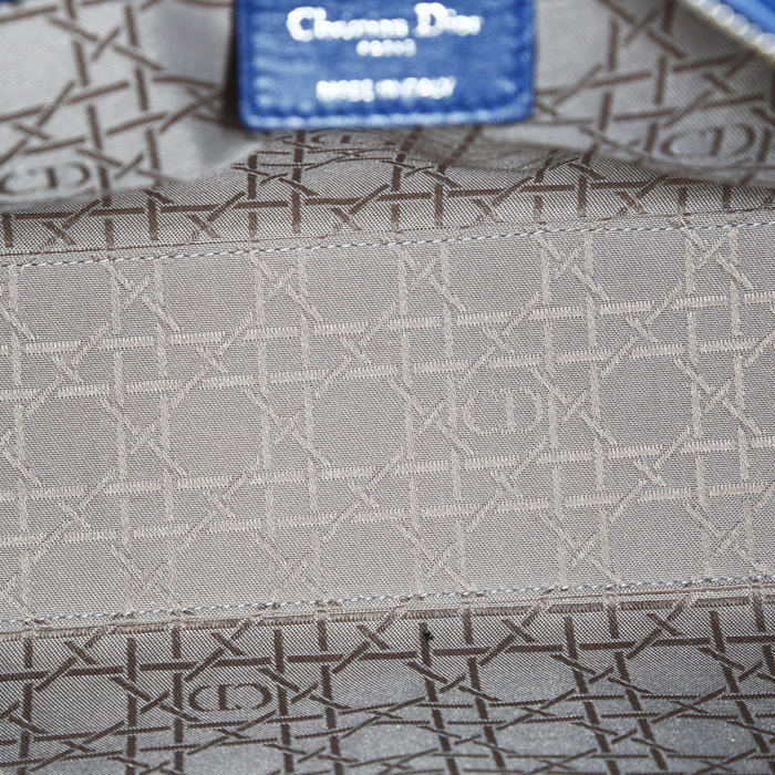 Bolso de mano Dior Lady Dior modelo grande  en cuero cannage azul - Detail D3