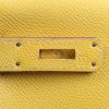 Borsa Hermès  Kelly 28 cm in pelle Courchevel Jaune d'Or - Detail D6 thumbnail