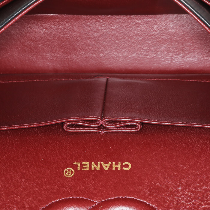 Bolso de mano Chanel  Timeless Classic en cuero acolchado con motivos de espigas negro - Detail D3