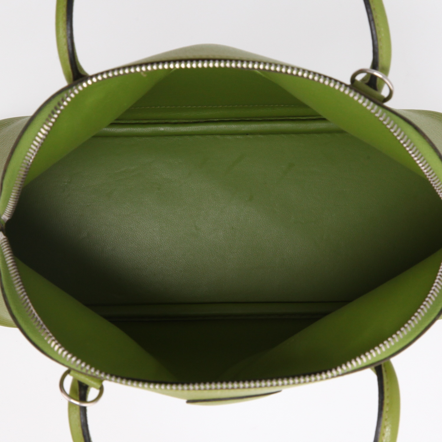 Bolso bandolera Hermès Bolide 25 cm en cabra verde anís - Detail D8