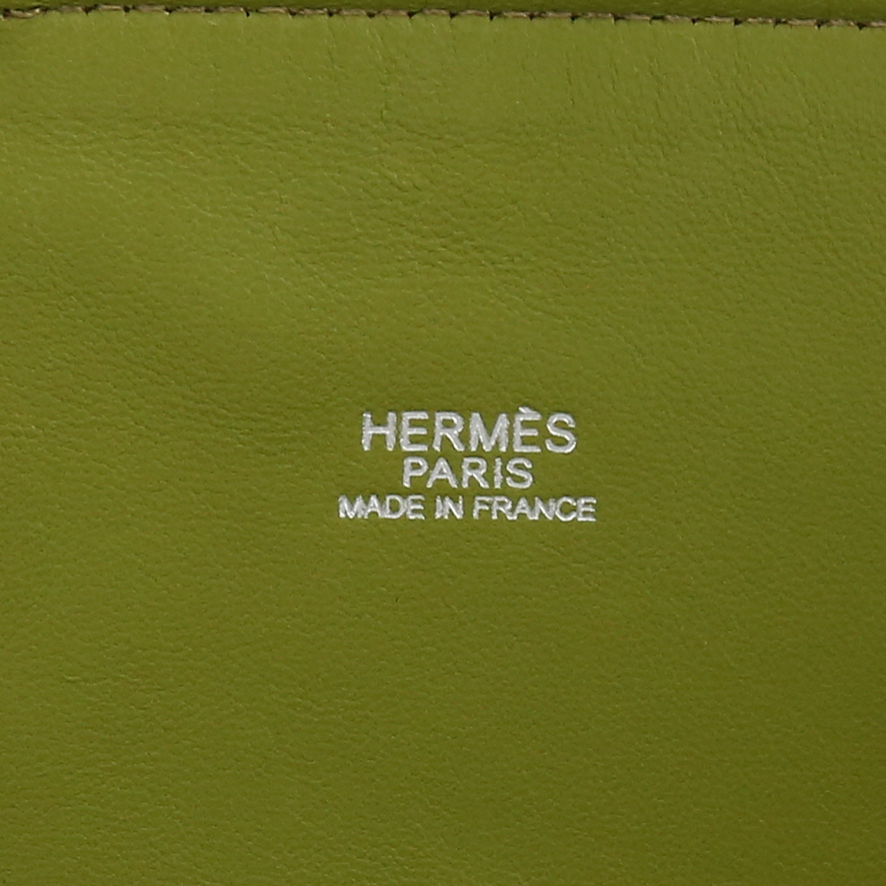 Hermès Bolide 25 cm shoulder bag  in anise green goat - Detail D9