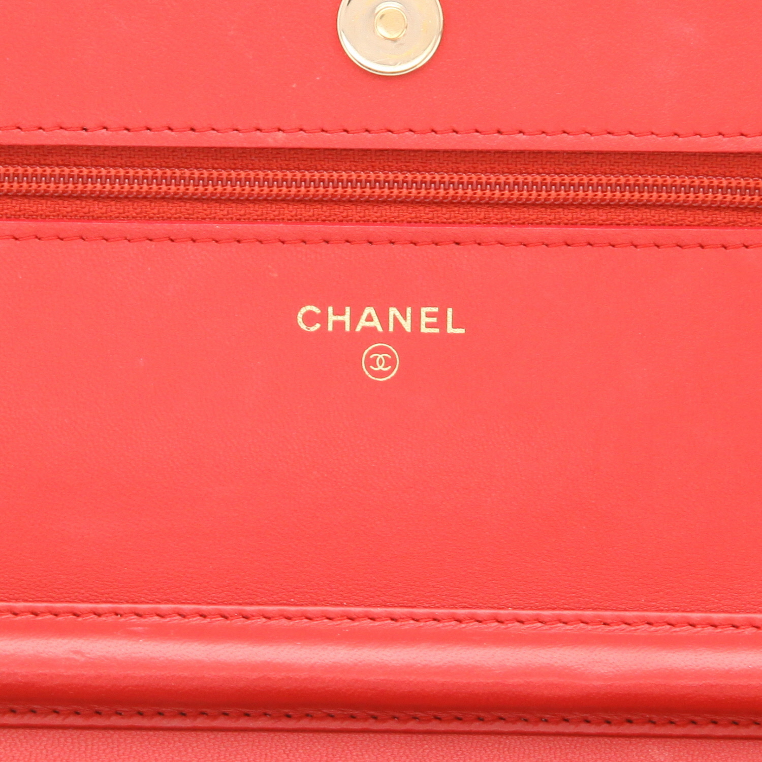Bolso bandolera Chanel  Wallet on Chain en cuero acolchado rojo - Detail D2