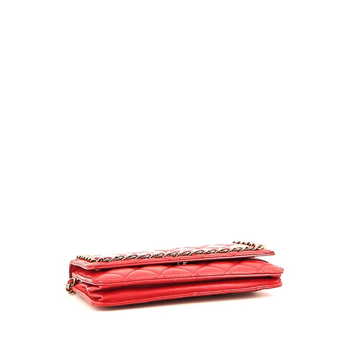 Sac bandoulière Chanel  Wallet on Chain en cuir matelassé rouge - Detail D4