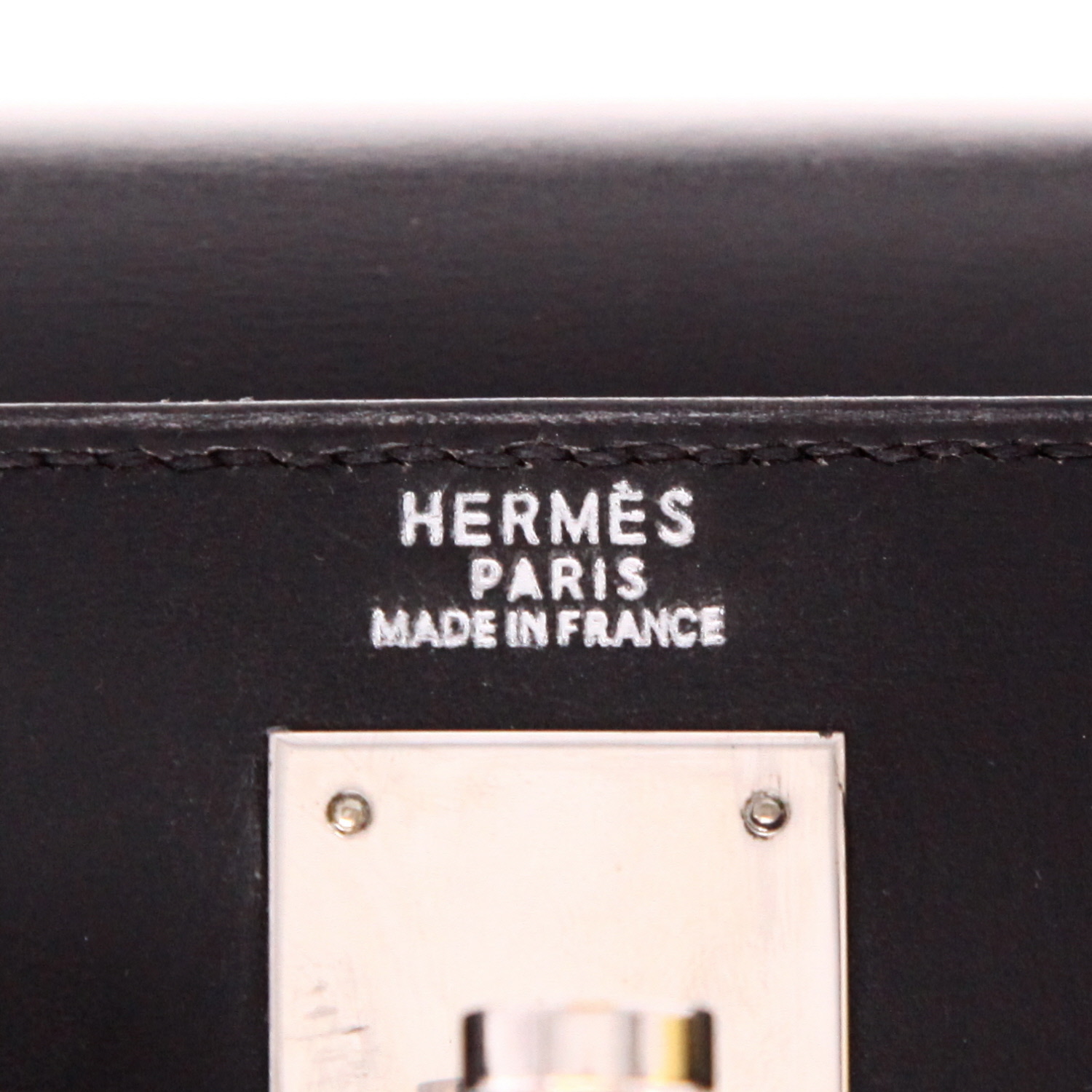 Bolso de mano Hermès  Kelly 32 cm en cuero box negro - Detail D2