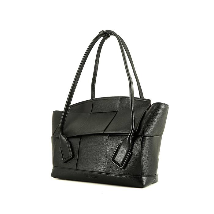 https://medias.collectorsquare.com/images/products/393996/00pp-bottega-veneta-arco-33-handbag-in-black-leather.jpg