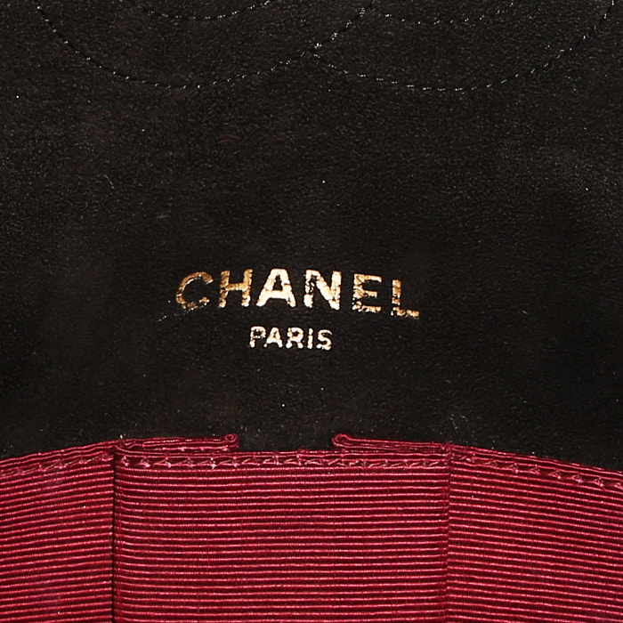 Sac à main Chanel  Timeless en nubuck noir - Detail D4